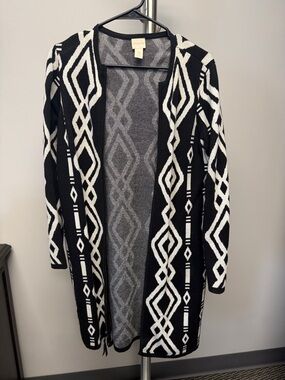 Chico's Black and White Geometric Open-Front Cardigan